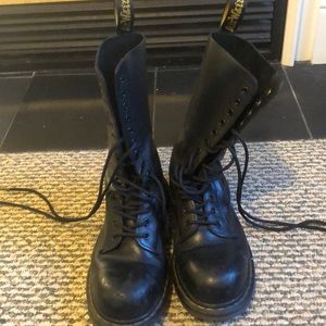 Size EU 39 Doc Martens